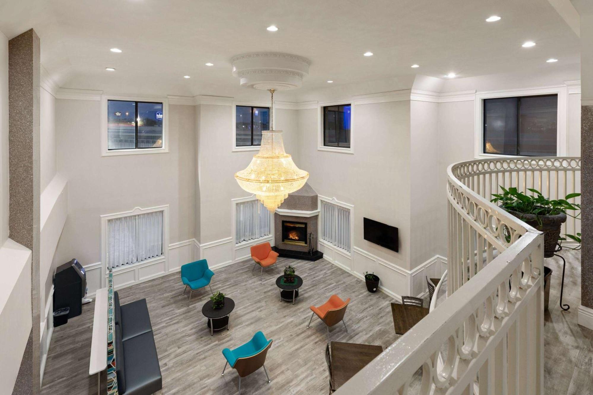 Baymont By Wyndham Houston Brookhollow Eksteriør billede