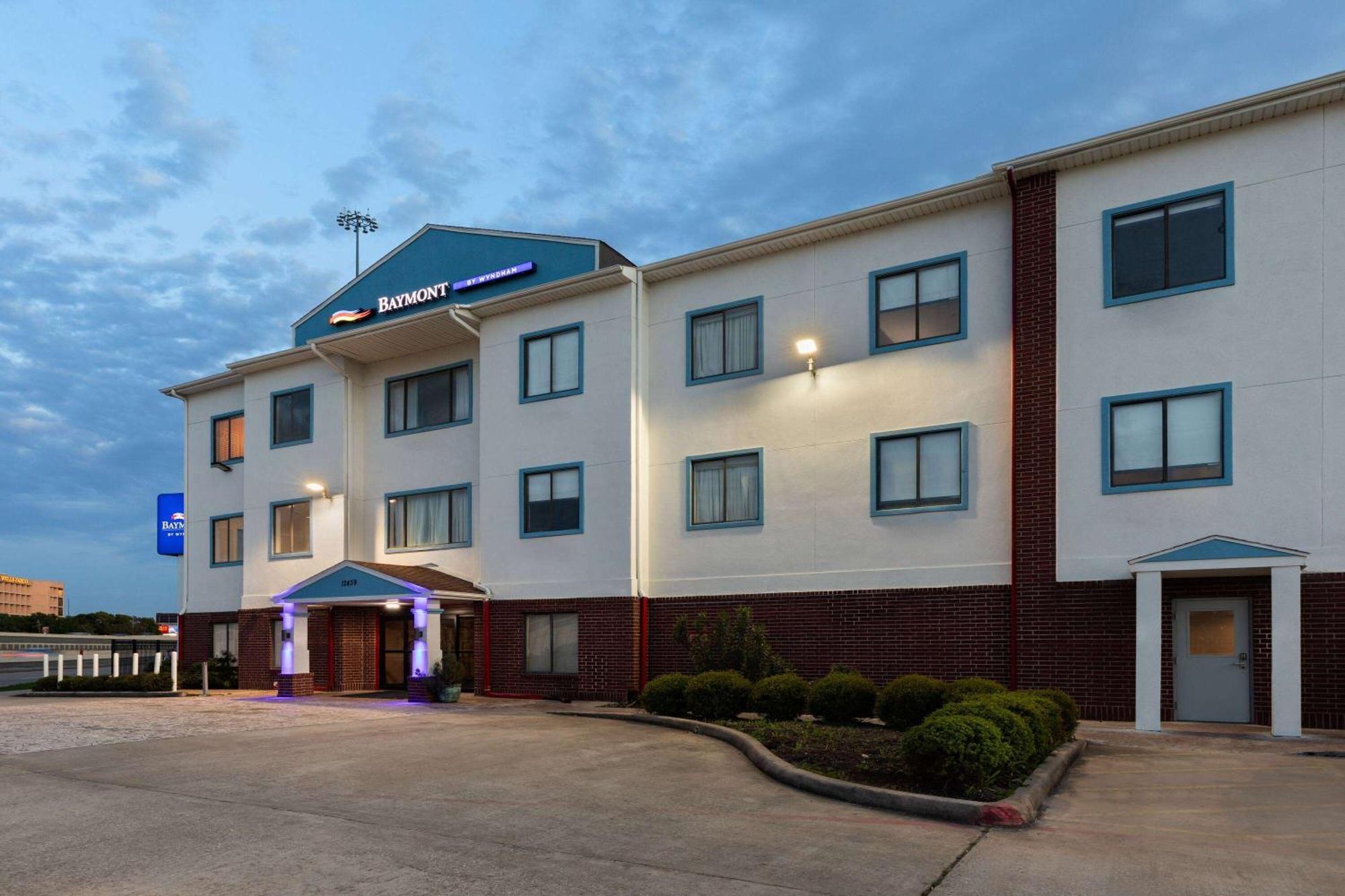Baymont By Wyndham Houston Brookhollow Eksteriør billede