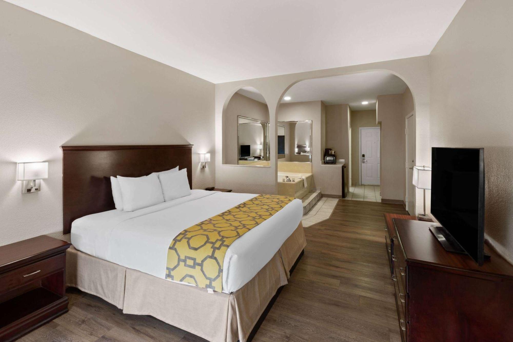 Baymont By Wyndham Houston Brookhollow Eksteriør billede