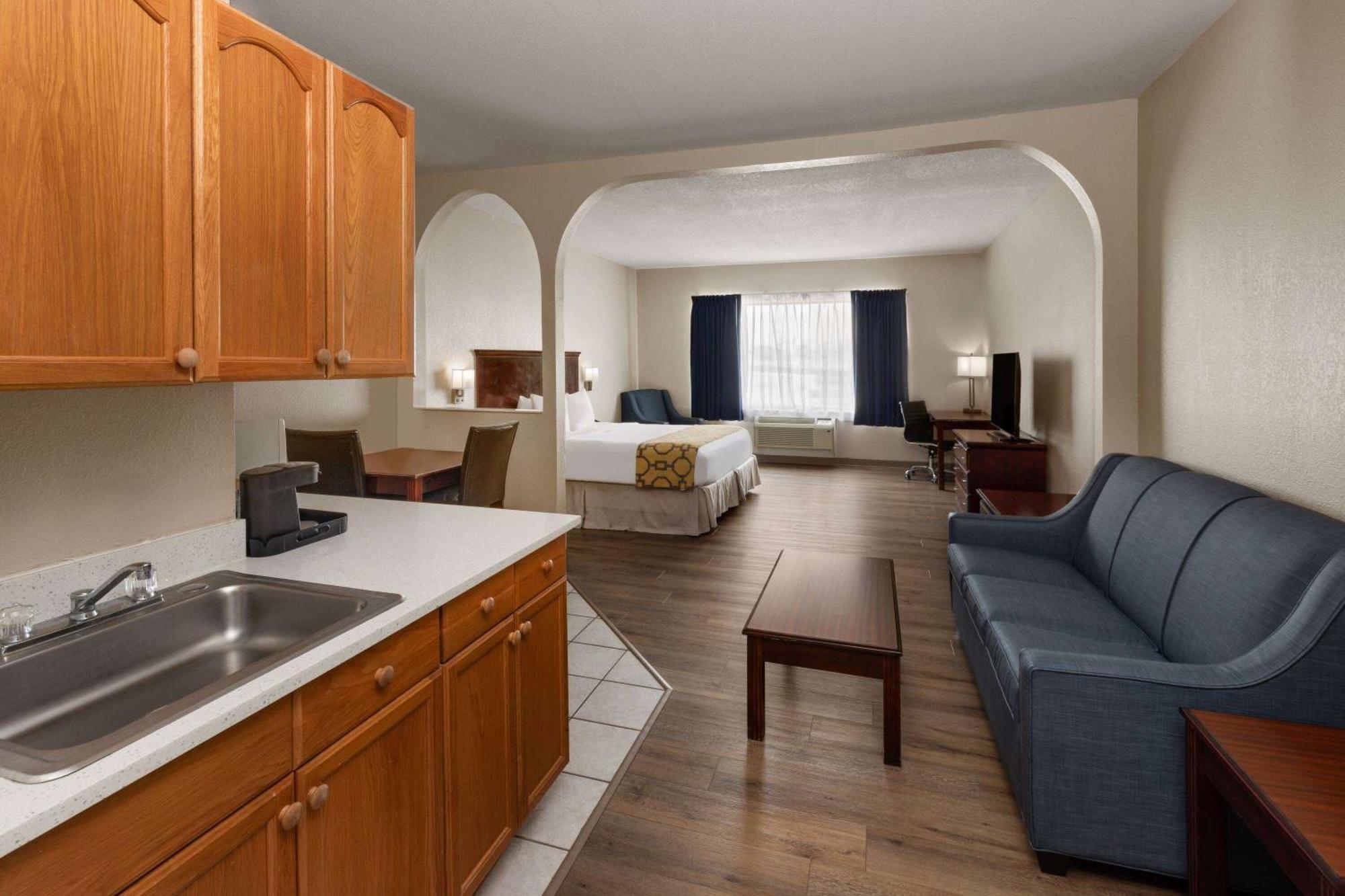 Baymont By Wyndham Houston Brookhollow Eksteriør billede