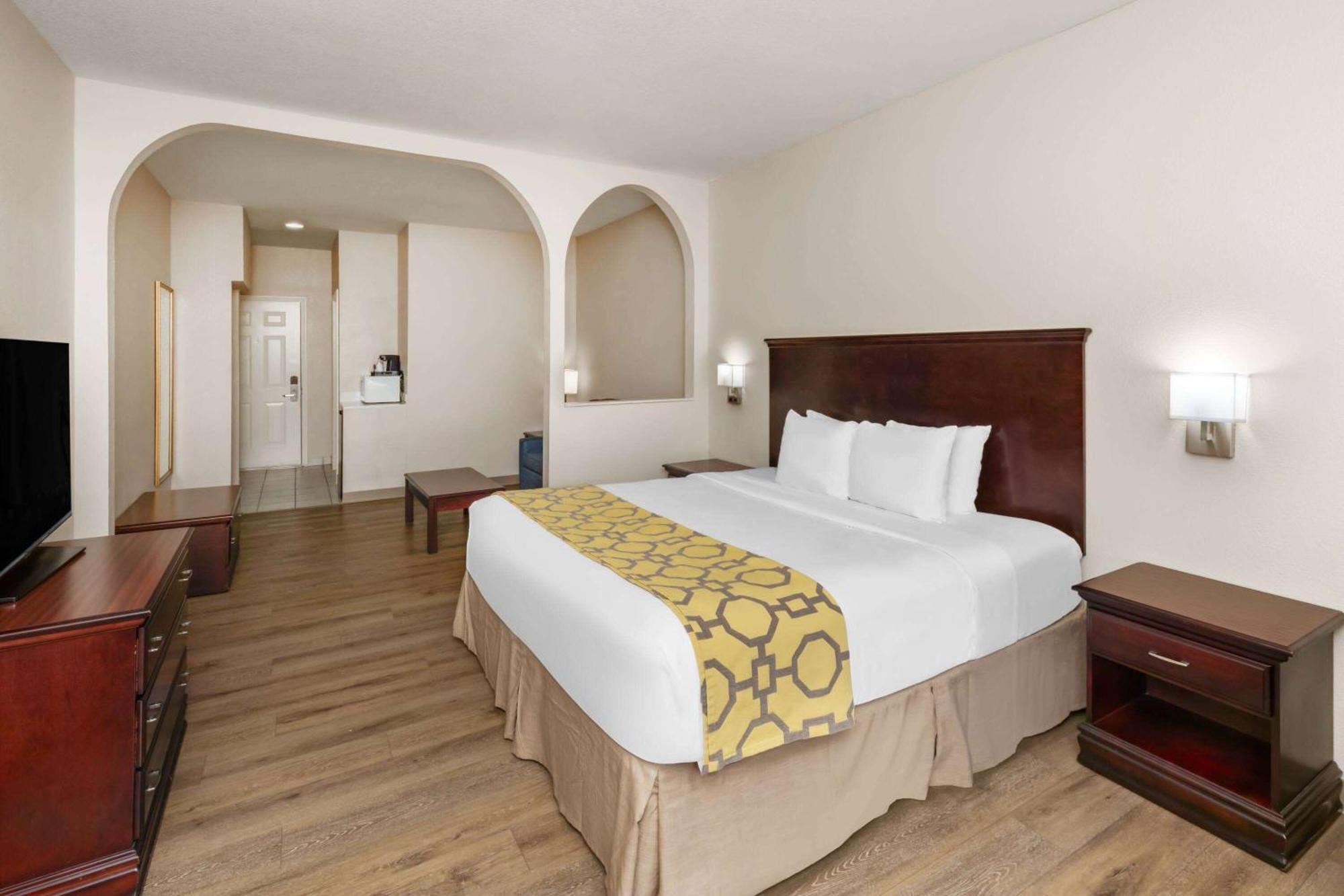 Baymont By Wyndham Houston Brookhollow Eksteriør billede